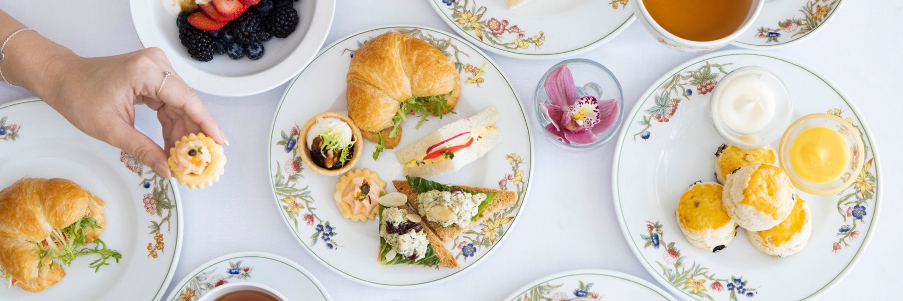 レストラン で モアナ サーフライダー ワイキキ ビーチ ハワイ ホノルルにて